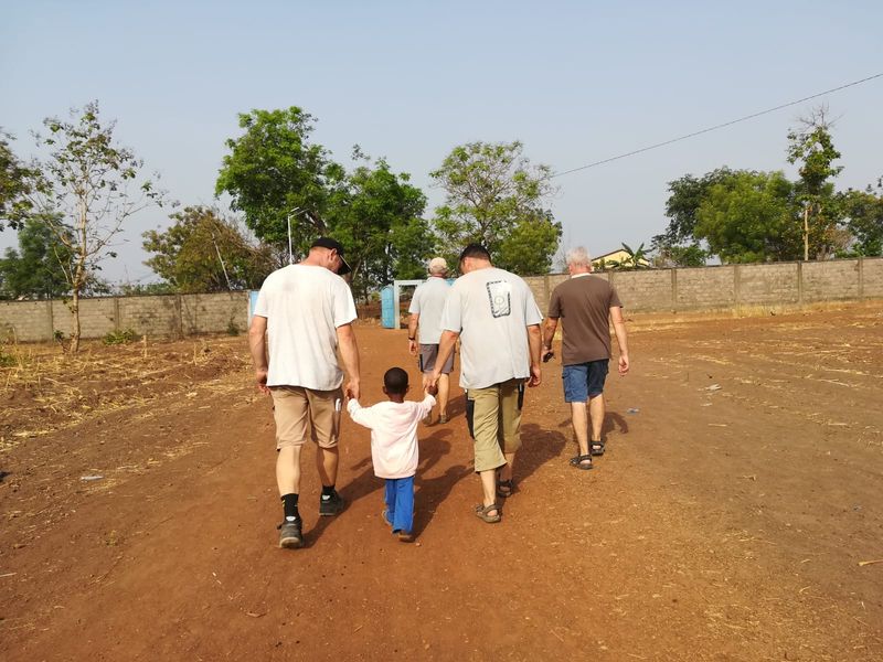 Togo Schule mit Jungen 204.jpg